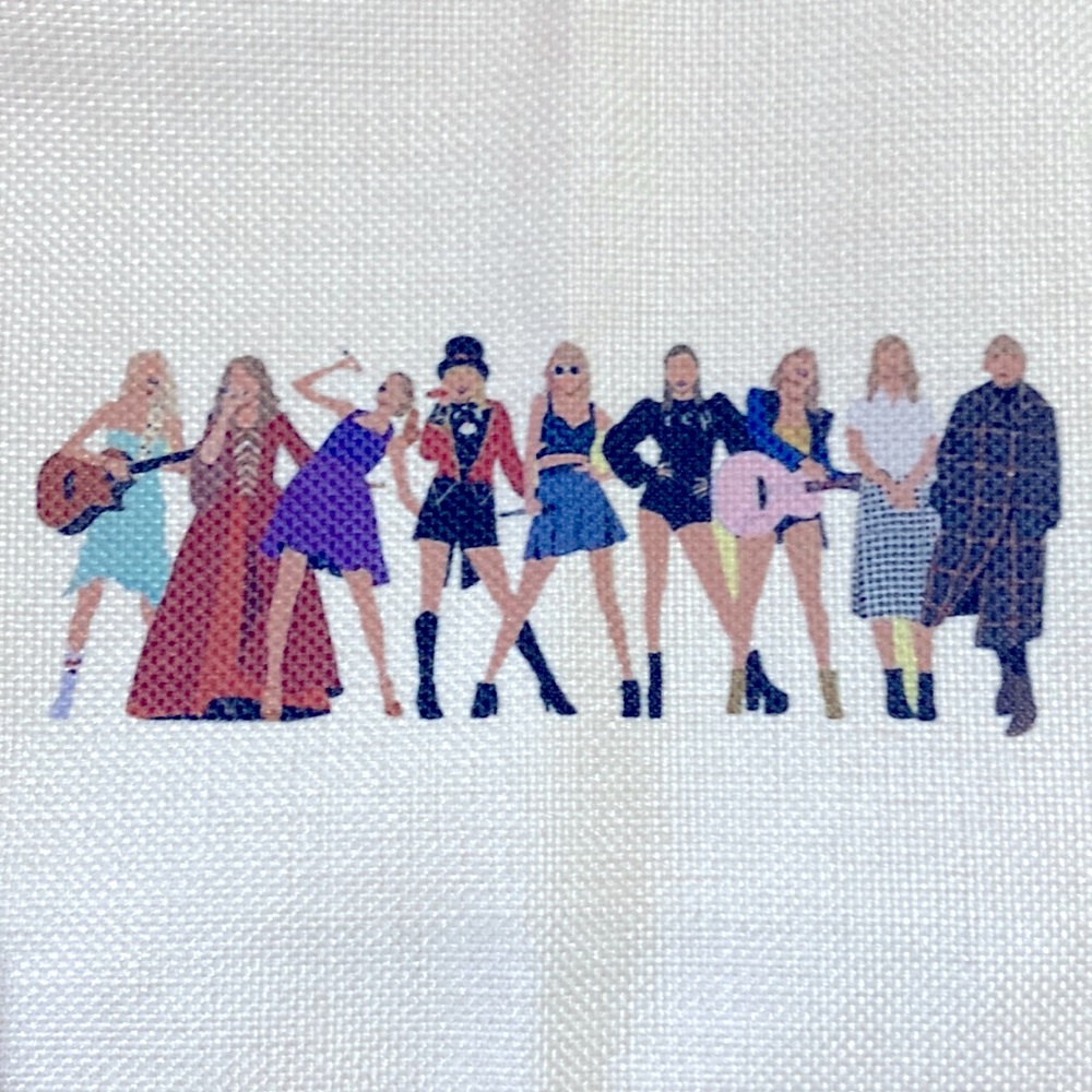 PRICE ⬇️!!! TAYLOR Swift Zippered Pouch